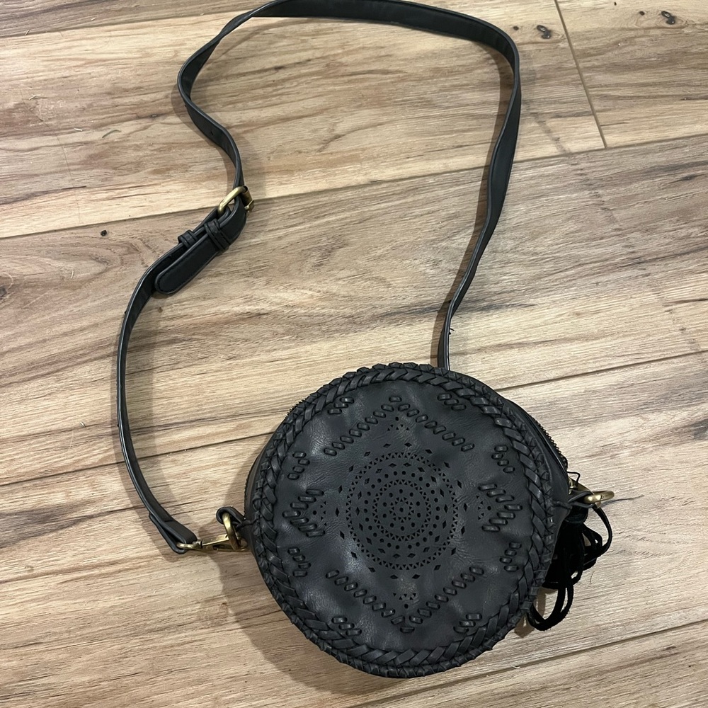 Street Level Black Round Whipstitch Crossbody Purse
